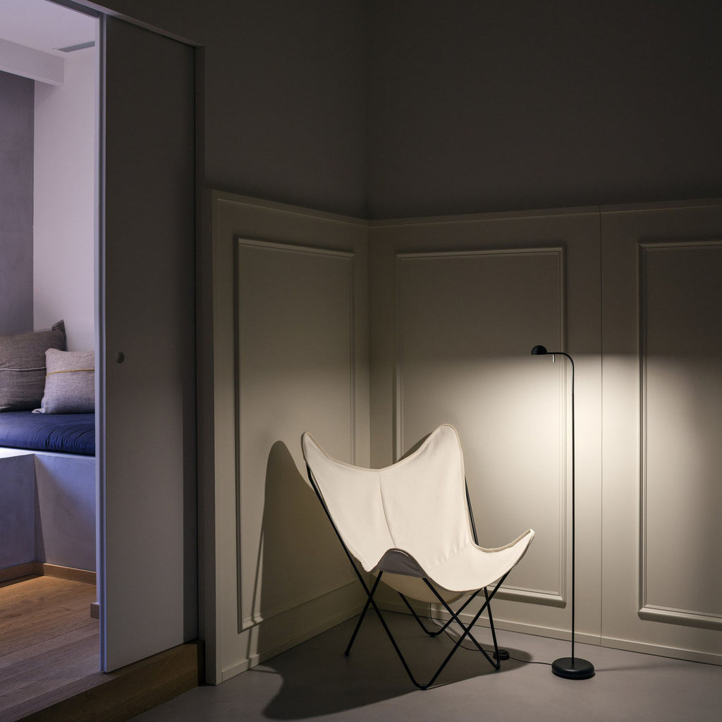 PIN FLOOR LAMP BLACK LIFESTYLE