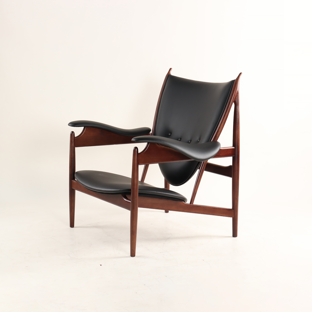 Aurelia Armchair Mid- Century modern Wood Frame Comfort Leisure Curved Armrest Design Luxury Unique