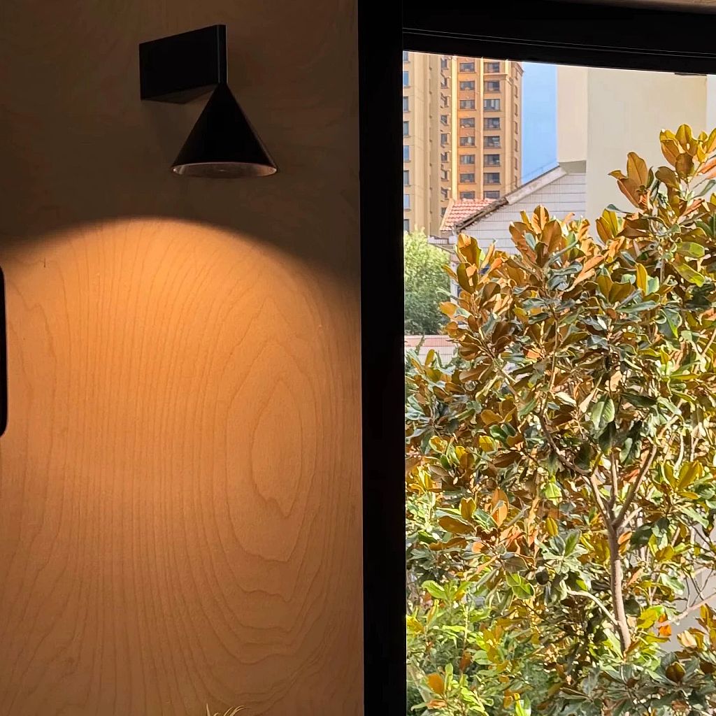 Sundae Wall Lamp Black Sleek Design Geometry Shape